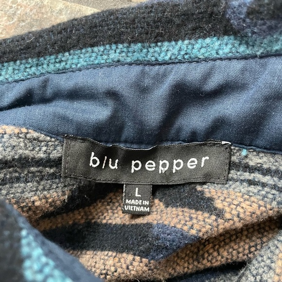Blu Pepper Blue and Tan Aztec Western Print Shacket Jacket Sz L - Picture 3 of 7